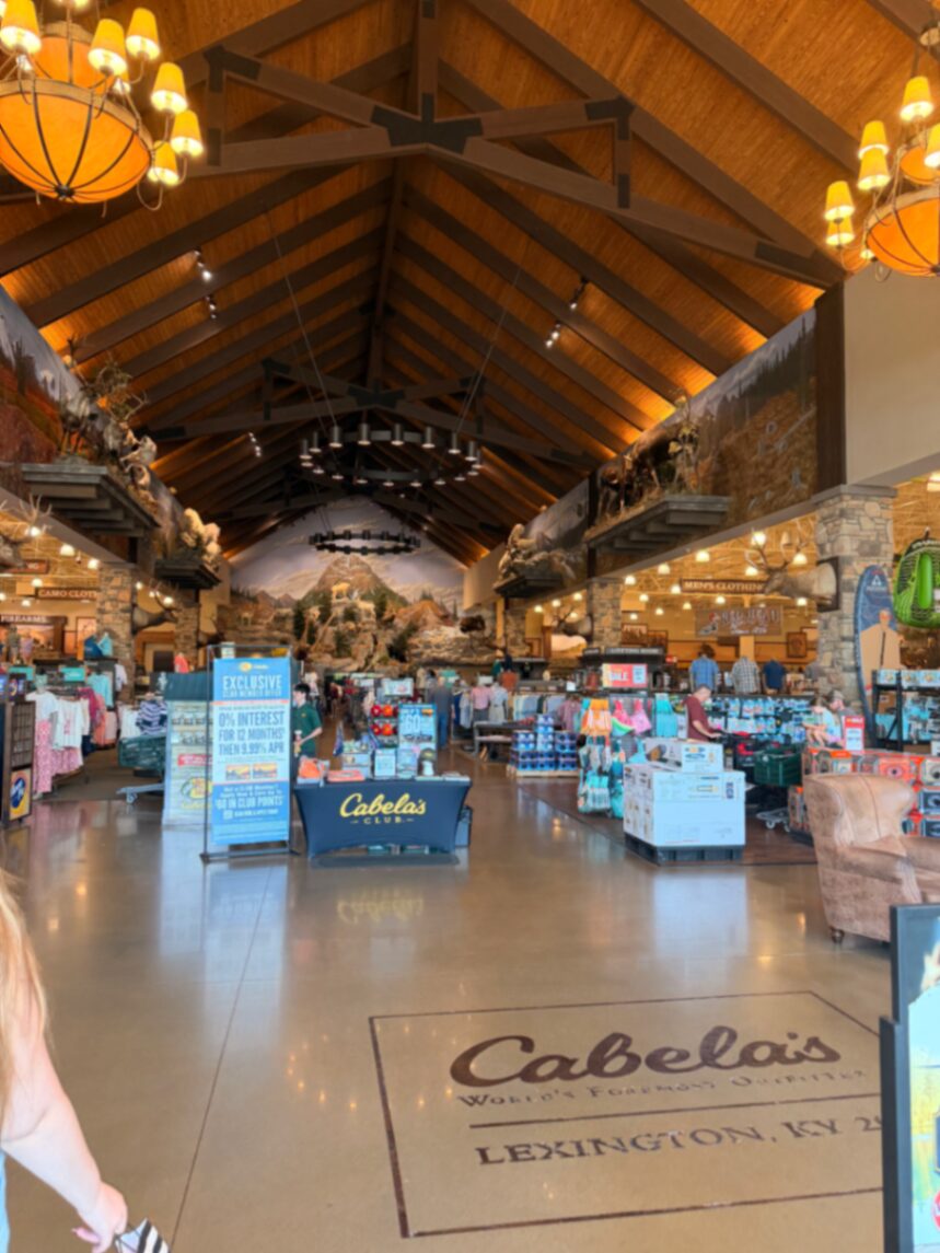 Interior da loja Cabela's em Lexington, Kentucky
